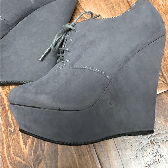 Delicacy Booties - Picture 4 of 11